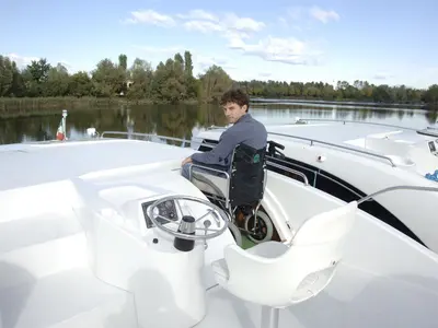 Cockpit of Houseboat Holidays Italia S.R.L. Minuetto 6, a motor yacht at Casier, Italy