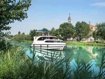 02, a Houseboat Holidays Italia S.R.L. Minuetto 6 motor yacht at Casier, Italy