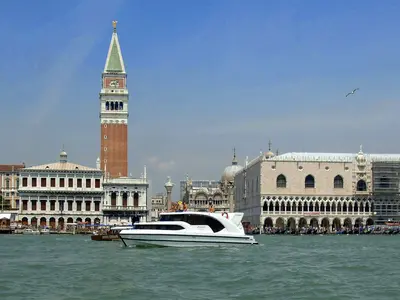 02, a Houseboat Holidays Italia S.R.L. Minuetto 6 motor yacht at Casier, Italy