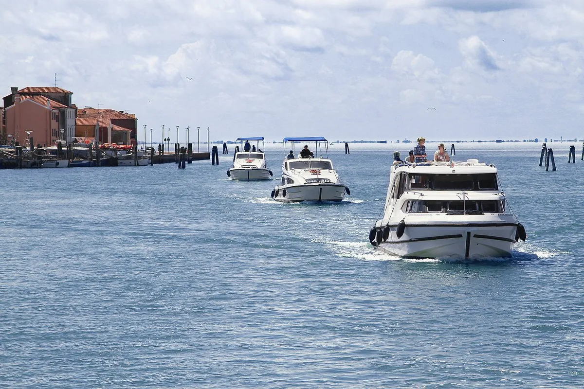 02, a Houseboat Holidays Italia S.R.L. Minuetto 6 motor yacht at Casier, Italy