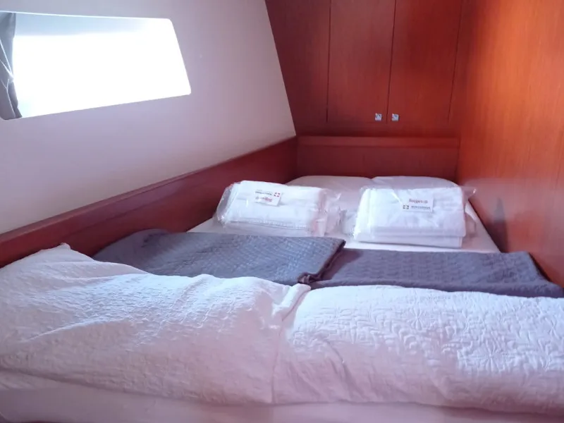 Cabin on Soffia, a Beneteau Oceanis 45 sailboat at Puntone di Scarlino, Italy