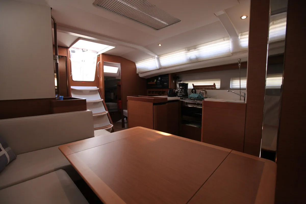 Salon of Andiamo, a Jeanneau Sun Odyssey 440 sailboat at Road Town, British Virgin Islands