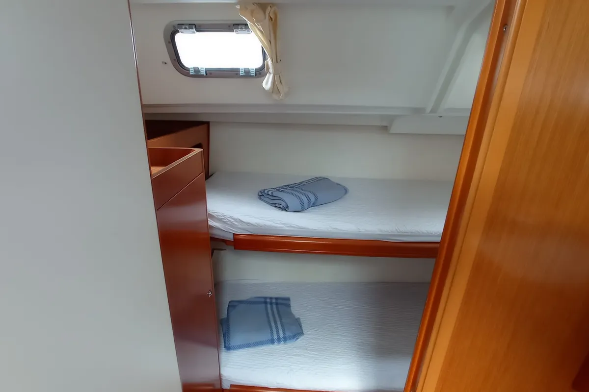 Cabin on Senza Segreti, a Beneteau Cyclades 50.5 sailboat at Tonnarella, Italy