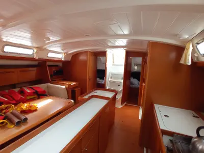 Salon of Senza Segreti, a Beneteau Cyclades 50.5 sailboat at Tonnarella, Italy