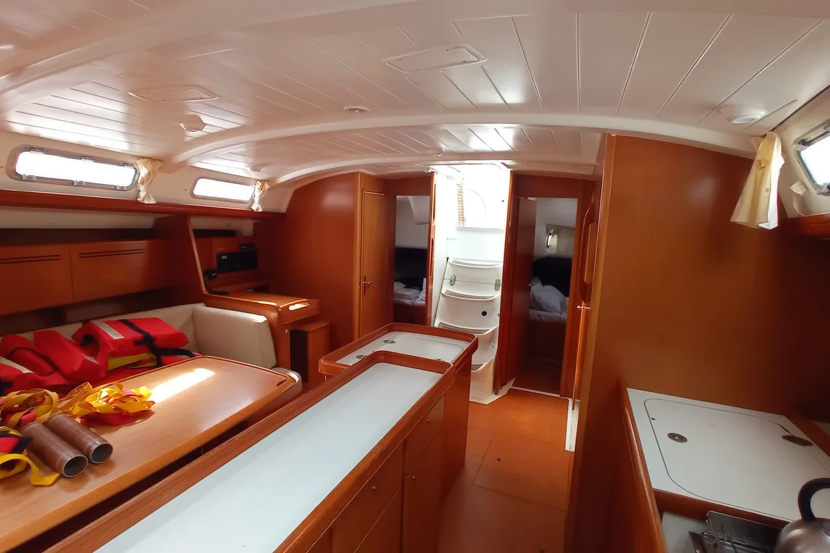 Salon of Senza Segreti, a Beneteau Cyclades 50.5 sailboat at Tonnarella, Italy
