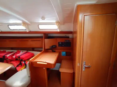 Salon of Senza Segreti, a Beneteau Cyclades 50.5 sailboat at Tonnarella, Italy