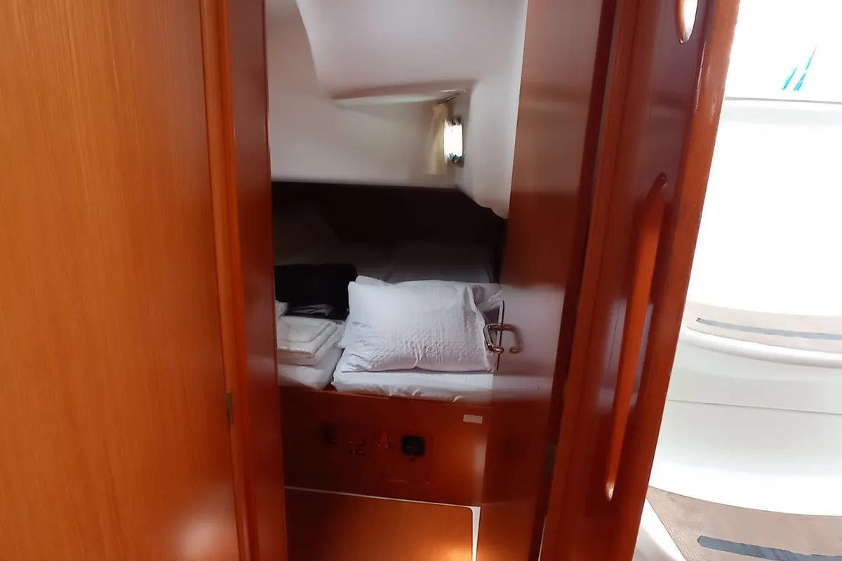 Cabin on Senza Segreti, a Beneteau Cyclades 50.5 sailboat at Tonnarella, Italy
