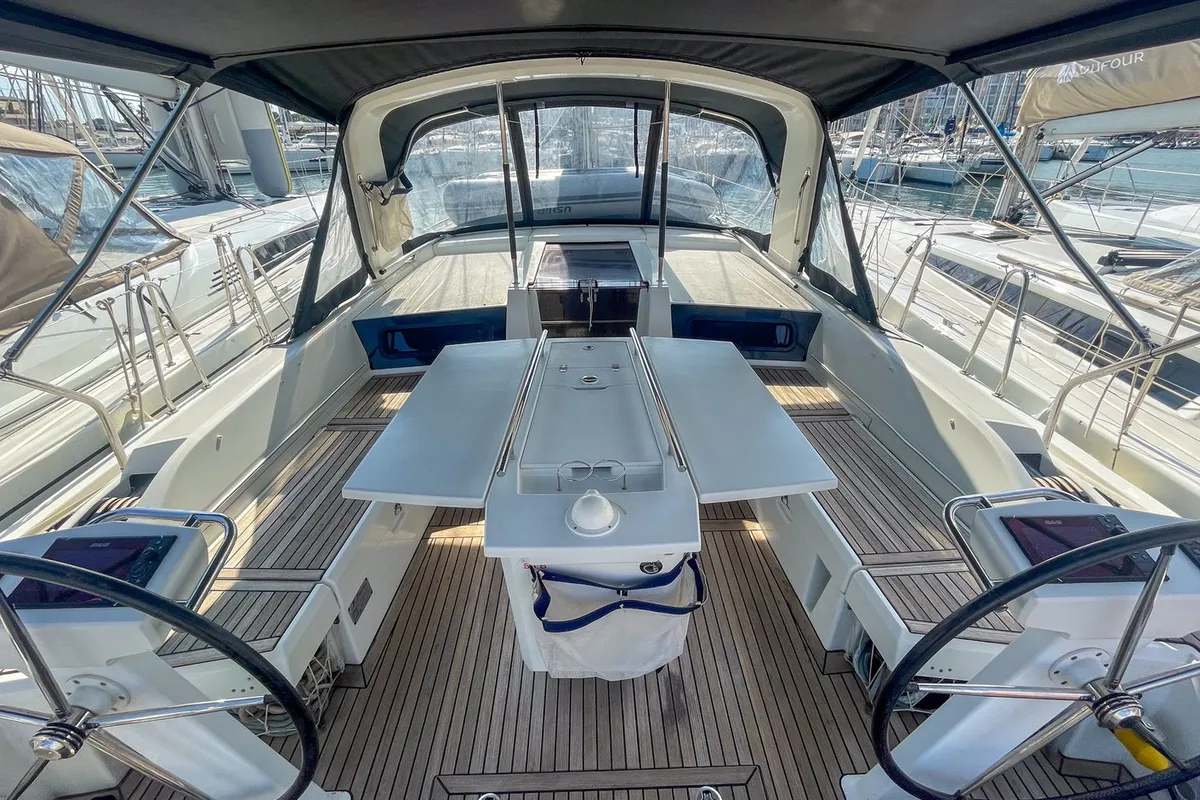 Cockpit of Coeur Grenadine, a Beneteau Oceanis 46.1 sailboat at Plan-d'Aups-Sainte-Baume, France