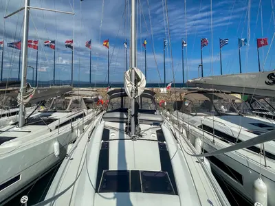 Deck of Coeur Grenadine, a Beneteau Oceanis 46.1 sailboat at Plan-d'Aups-Sainte-Baume, France