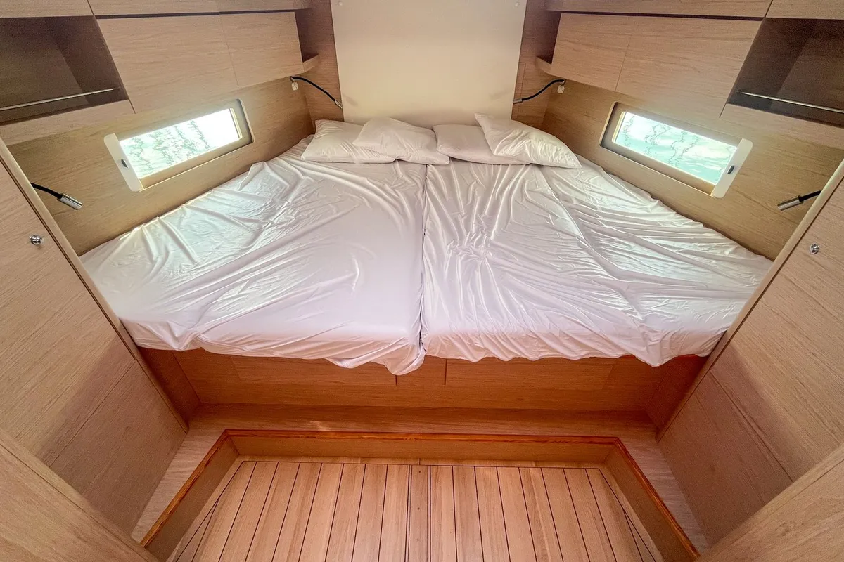 Cabin on Coeur Grenadine, a Beneteau Oceanis 46.1 sailboat at Plan-d'Aups-Sainte-Baume, France