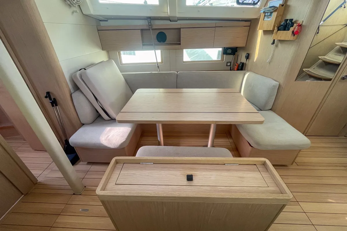 Salon of Coeur Grenadine, a Beneteau Oceanis 46.1 sailboat at Plan-d'Aups-Sainte-Baume, France