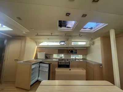 Galley of Coeur Grenadine, a Beneteau Oceanis 46.1 sailboat at Plan-d'Aups-Sainte-Baume, France