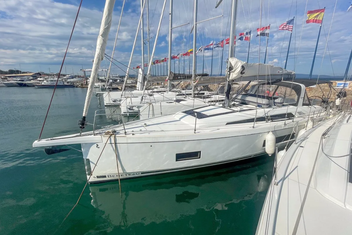 Exterior view of Coeur Grenadine, a Beneteau Oceanis 46.1 sailboat at Plan-d'Aups-Sainte-Baume, France