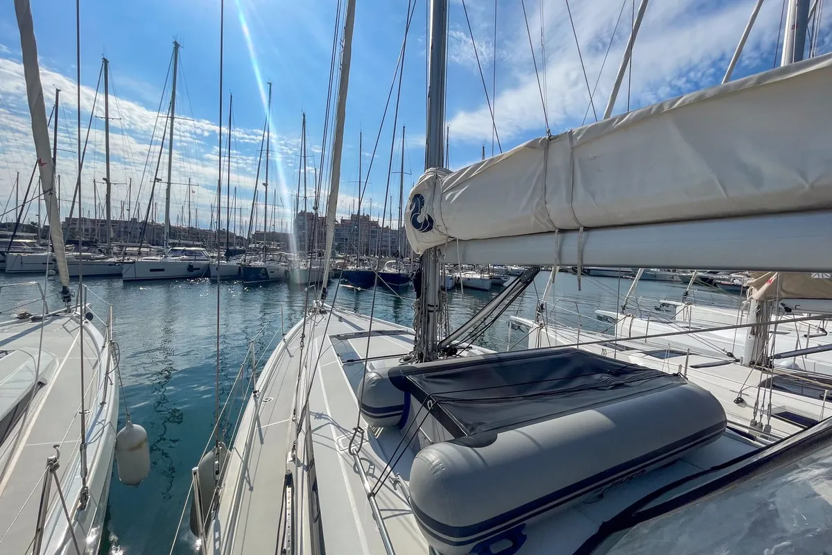 Deck of Coeur Grenadine, a Beneteau Oceanis 46.1 sailboat at Plan-d'Aups-Sainte-Baume, France