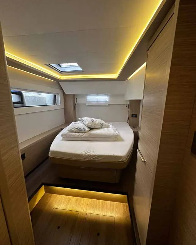 Cabin on Gemini, a Lagoon 46 catamaran at Figari/Golfo Aranci, Italy