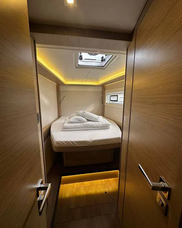 Cabin on Gemini, a Lagoon 46 catamaran at Figari/Golfo Aranci, Italy