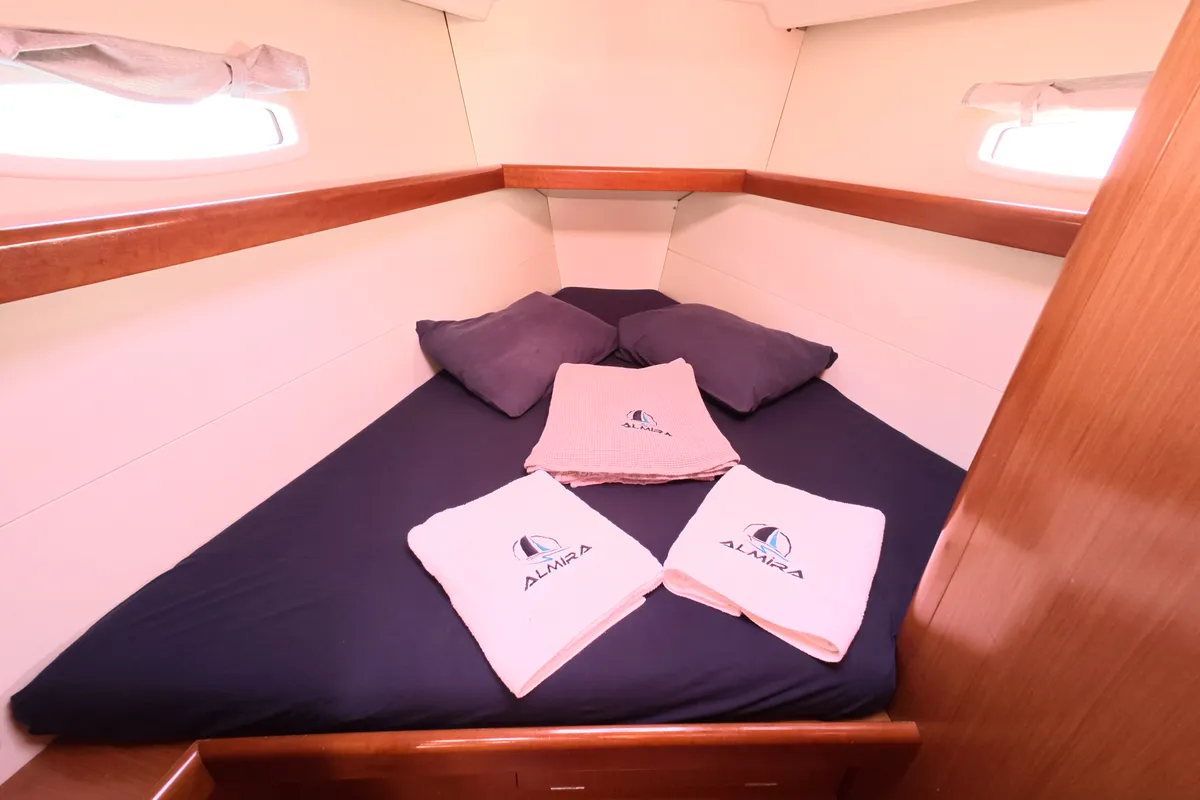 Cabin on Lilium, a Beneteau Oceanis 43 Family sailboat at Fethiye, Turkey