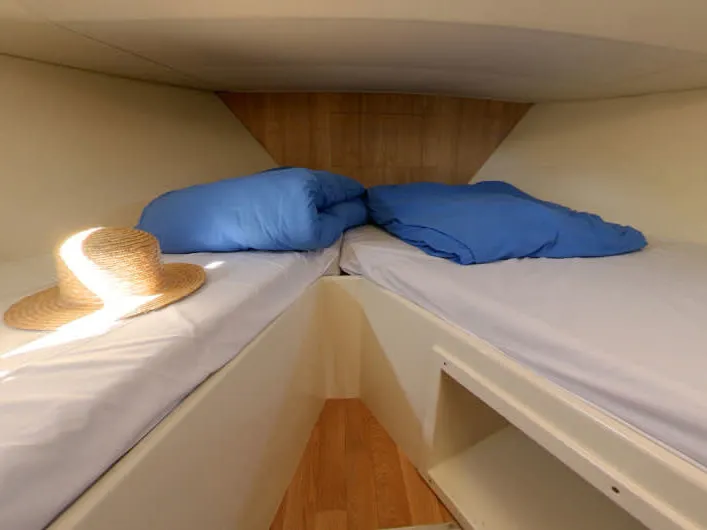 Cabin on Elegance - Comfort 33, a Cygnet Elegance motorboat at Casier, Italy