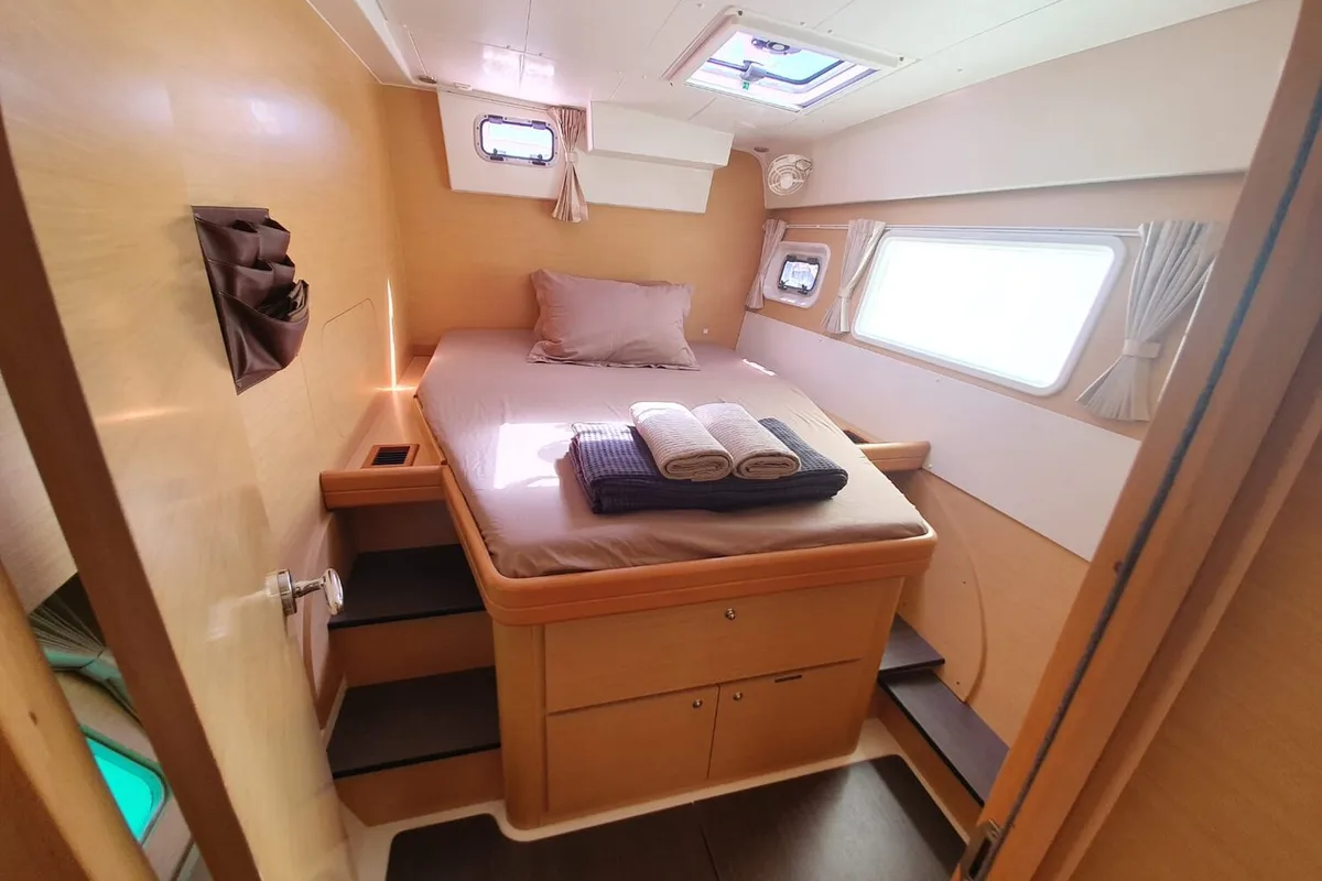 Cabin on Exit Strategy, a Lagoon 420 catamaran at Baan Salak Phet, Thailand