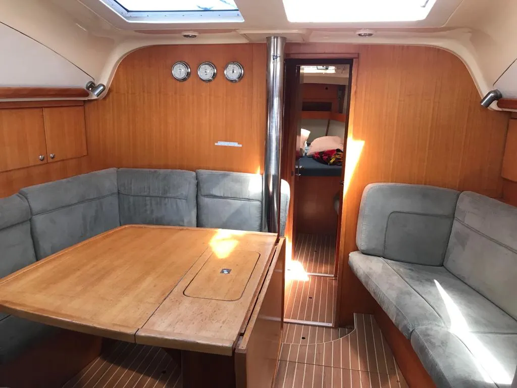 Salon of Alboran XXVI Piñacolada, a Elan Impression 434 sailboat at es Jonquet, Spain