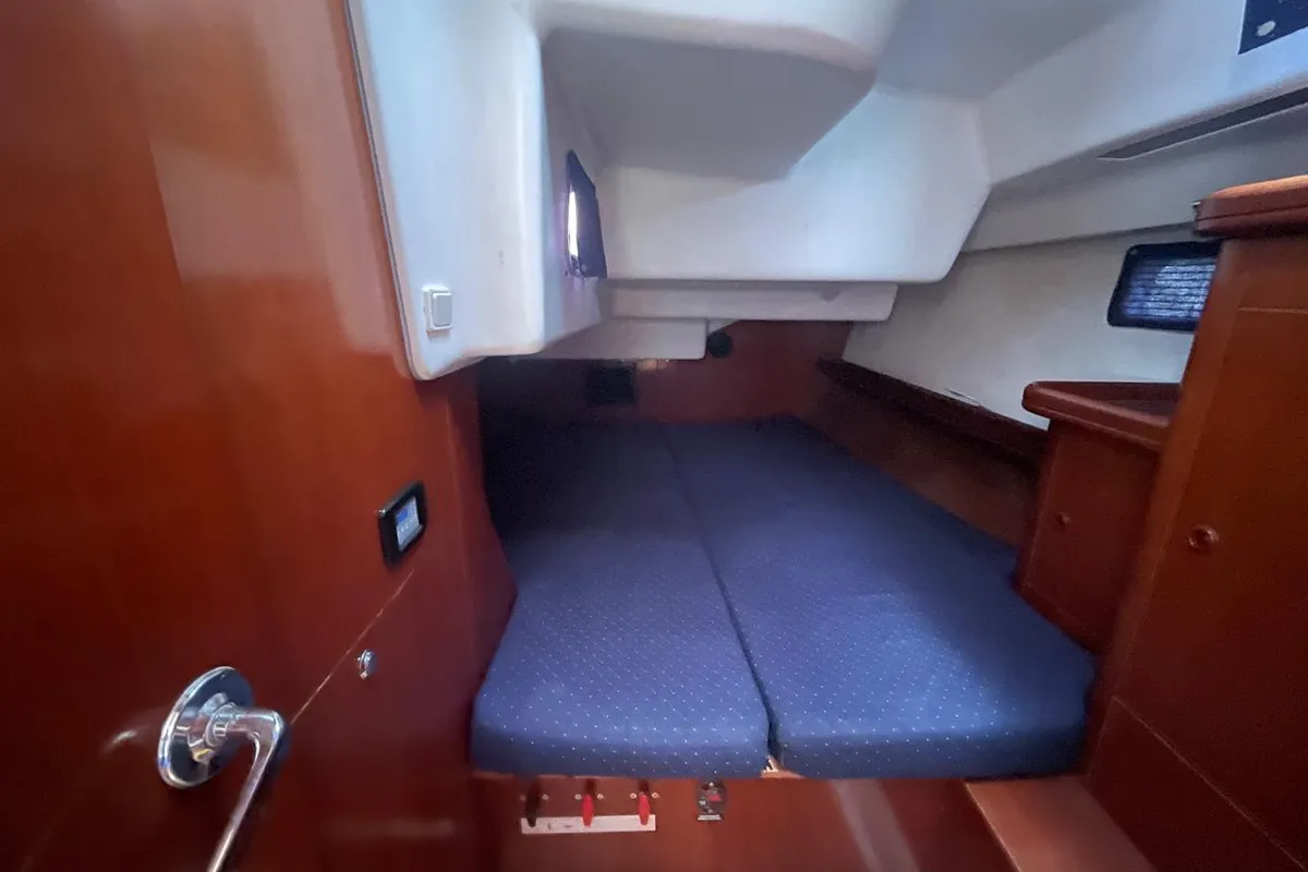 Cabin on IRIDA, a Beneteau Oceanis 473 sailboat at Athens, Marina Delta Kallithea, Greece