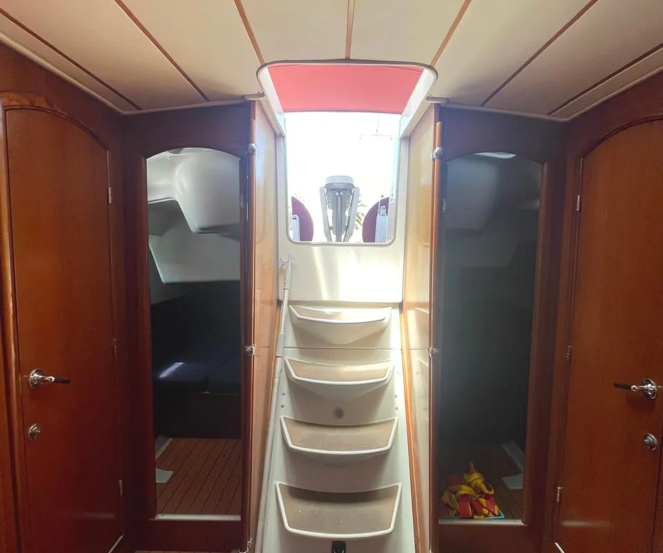Salon of IRIDA, a Beneteau Oceanis 473 sailboat at Athens, Marina Delta Kallithea, Greece