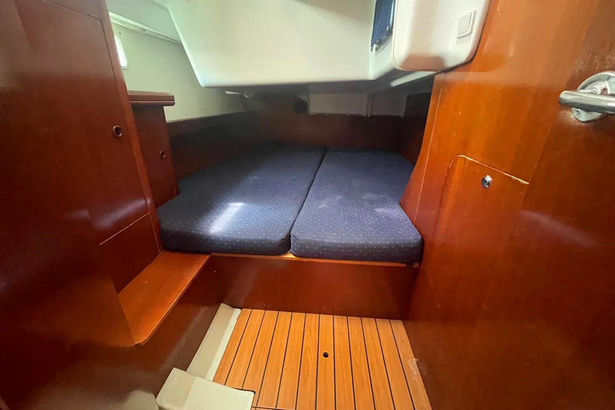 Cabin on IRIDA, a Beneteau Oceanis 473 sailboat at Athens, Marina Delta Kallithea, Greece