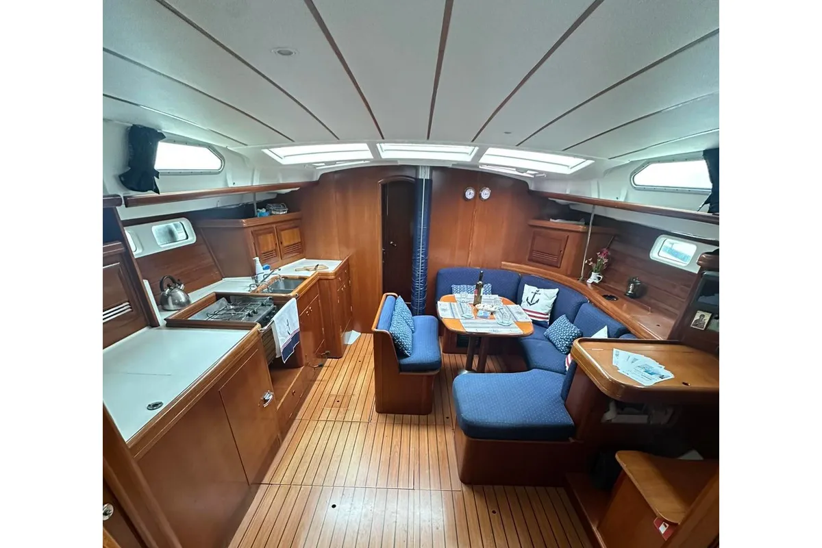 Salon of IRIDA, a Beneteau Oceanis 473 sailboat at Athens, Marina Delta Kallithea, Greece