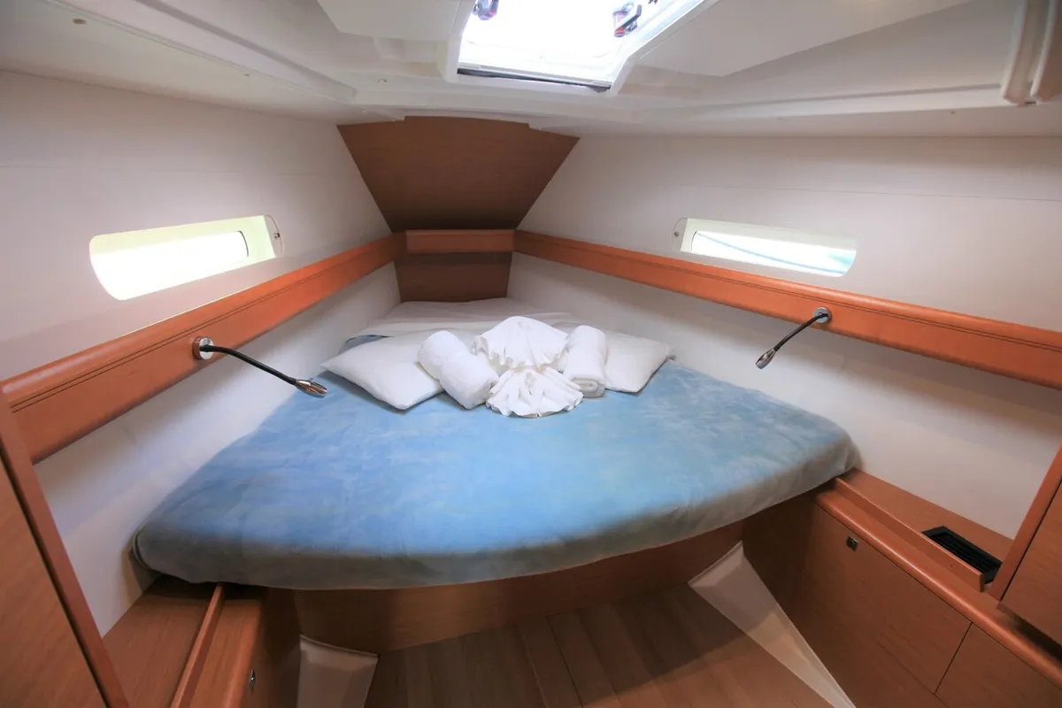 Cabin on Jillsee, a Jeanneau Sun Odyssey 419 sailboat at Road Town, British Virgin Islands