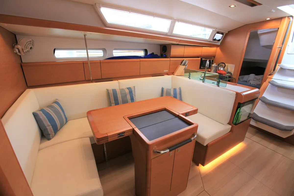 Salon of Jillsee, a Jeanneau Sun Odyssey 419 sailboat at Road Town, British Virgin Islands