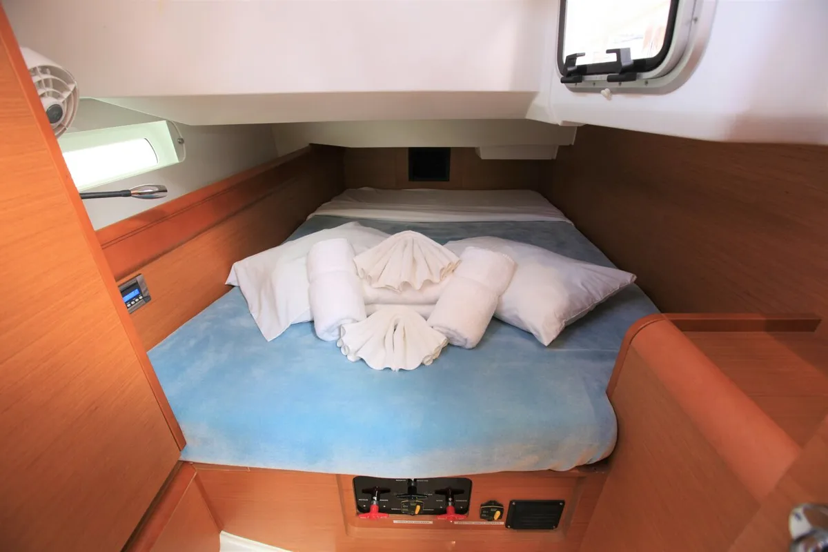 Cabin on Jillsee, a Jeanneau Sun Odyssey 419 sailboat at Road Town, British Virgin Islands