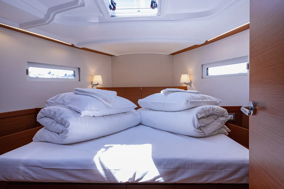 Cabin on Purr, a Jeanneau Sun Odyssey 410 sailboat at Kaštela, Croatia