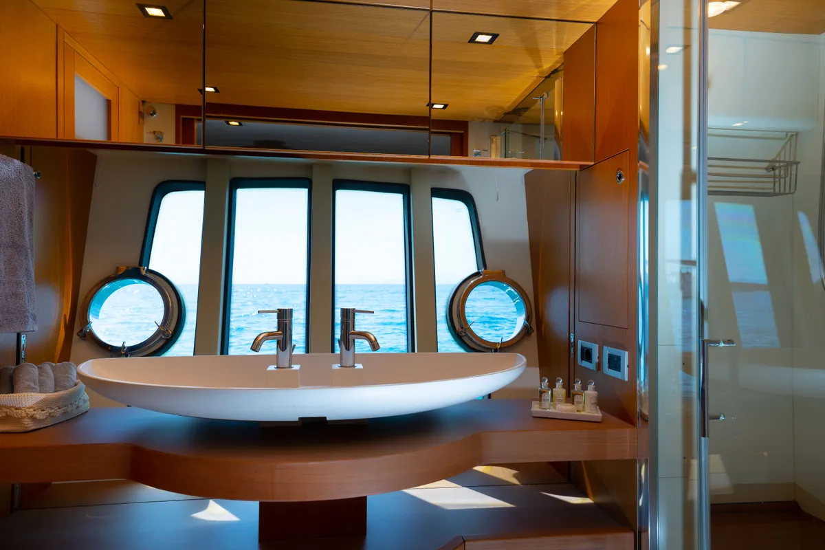 Head on Nineteen, a Ferretti 780 motor yacht at Athens, Greece