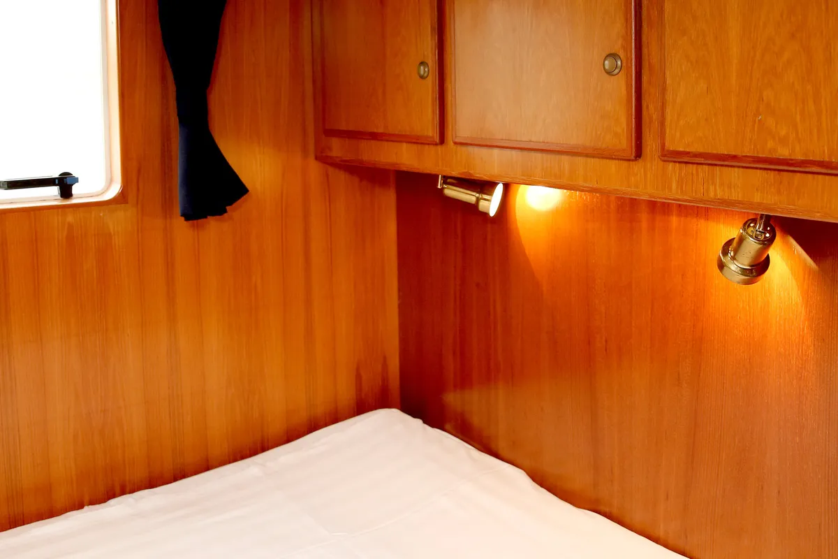Cabin on Majoris, a De Drait Renal 40 motorboat at Heukelum, Netherlands