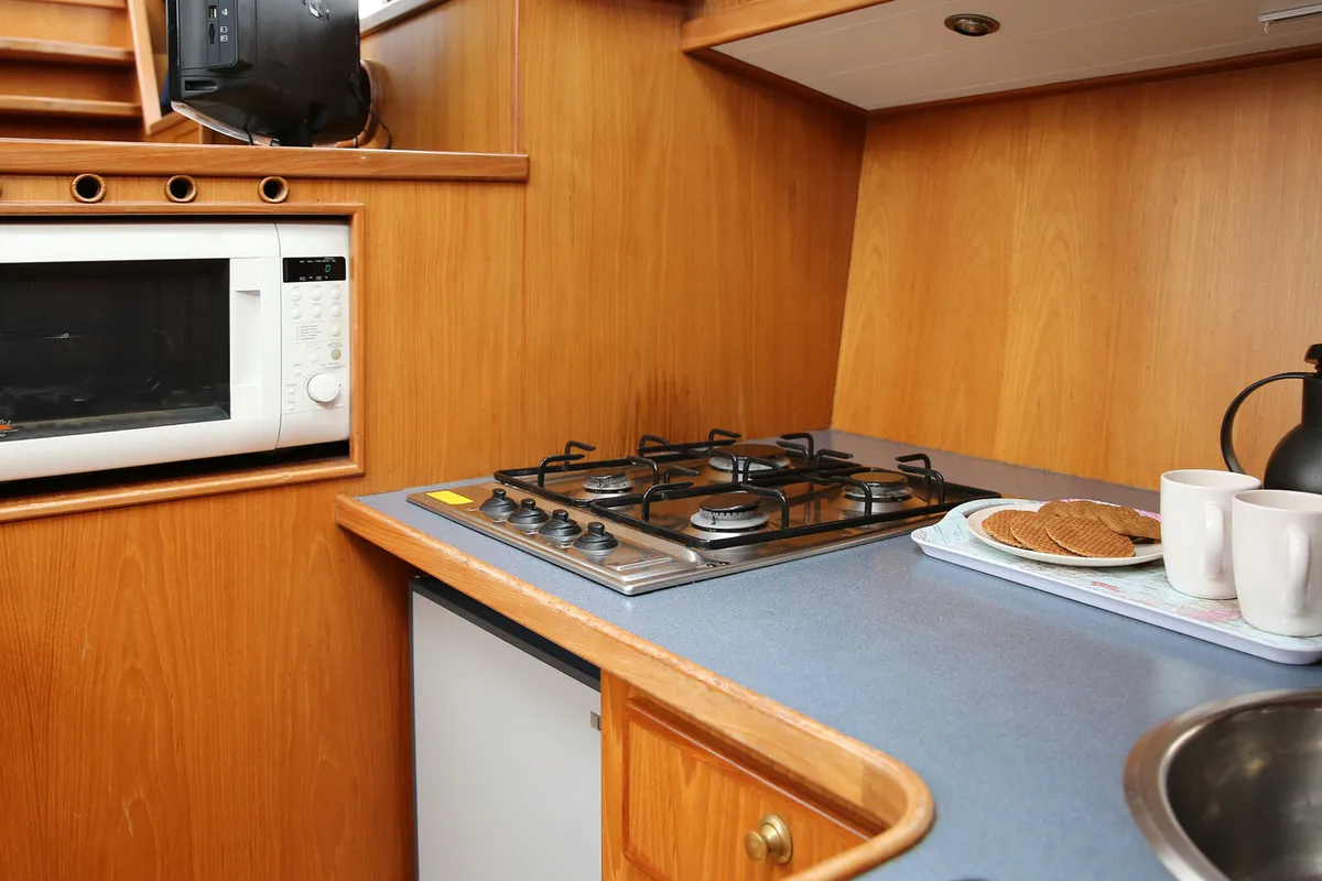 Galley of Majoris, a De Drait Renal 40 motorboat at Heukelum, Netherlands