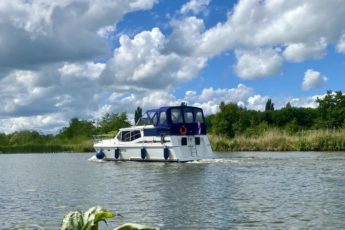 Exterior view of Majoris, a De Drait Renal 40 motorboat at Heukelum, Netherlands