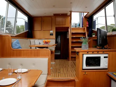 Salon of Majoris, a De Drait Renal 40 motorboat at Heukelum, Netherlands