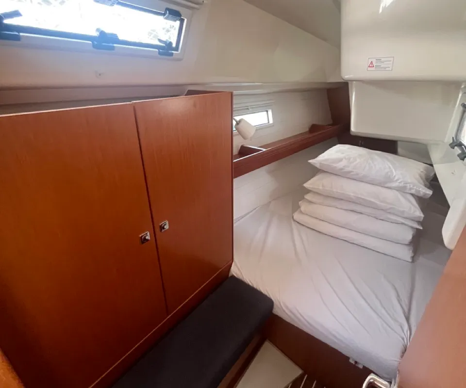 Cabin on TIKA, a Bavaria Cruiser 34 sailboat at Općina Sukošan, Croatia