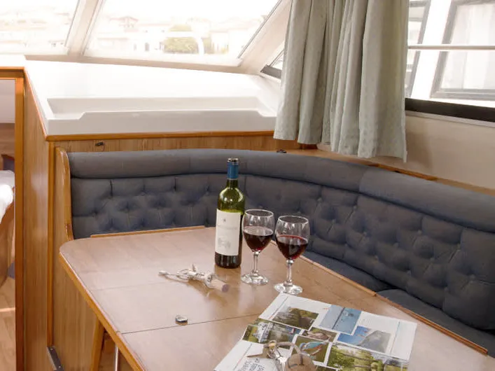 Salon of Clipper, a Cygnet Clipper motorboat at Saint-Gilles, France