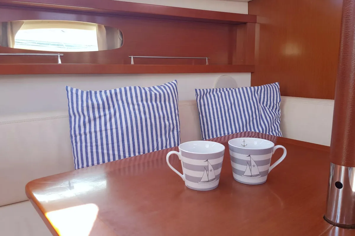 Salon of Robben, a Beneteau Oceanis 31 sailboat at Heiligenhafen, Germany