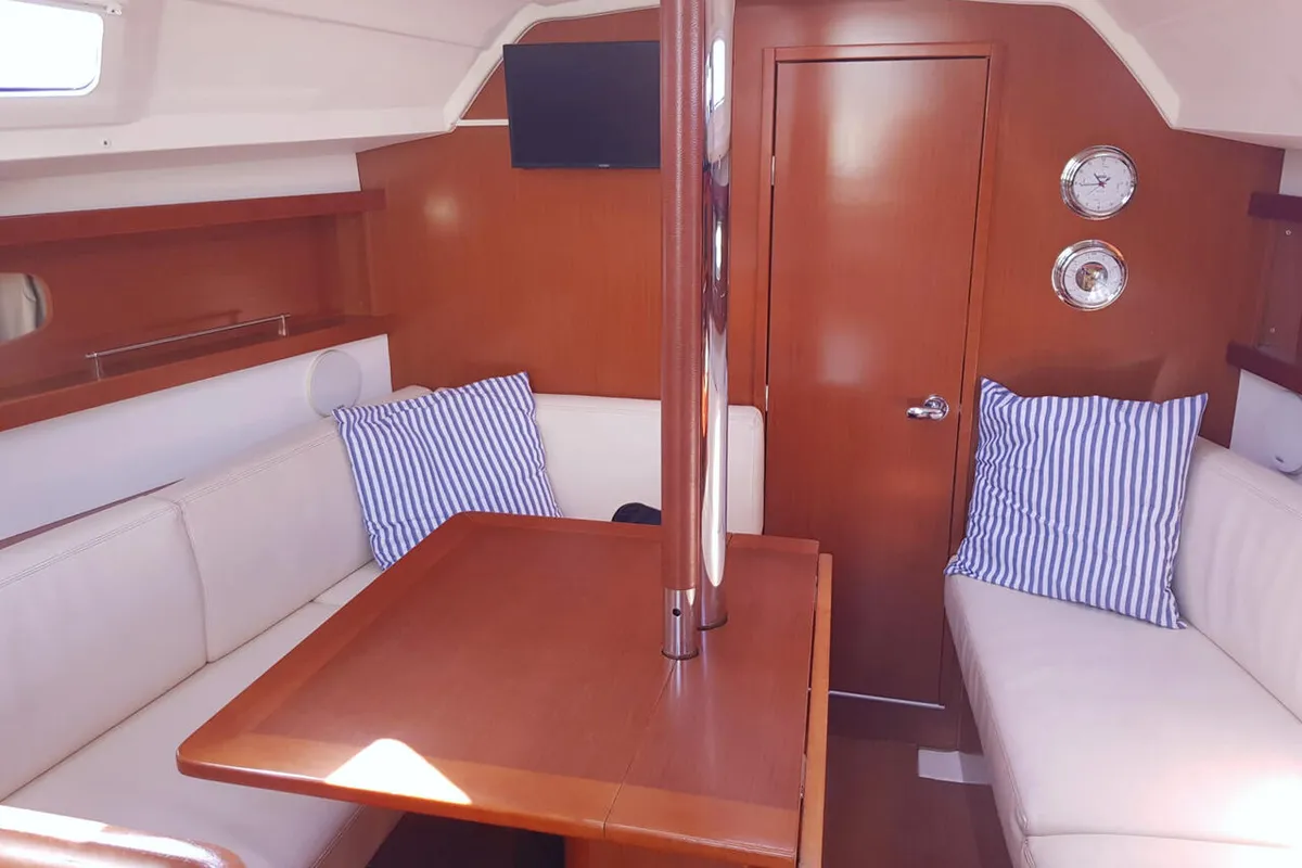 Salon of Robben, a Beneteau Oceanis 31 sailboat at Heiligenhafen, Germany