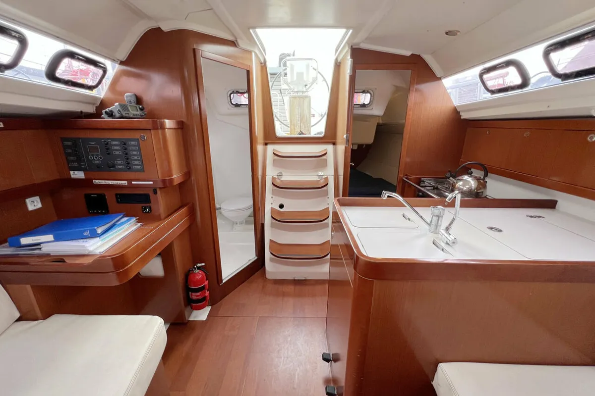 Salon of Robben, a Beneteau Oceanis 31 sailboat at Heiligenhafen, Germany