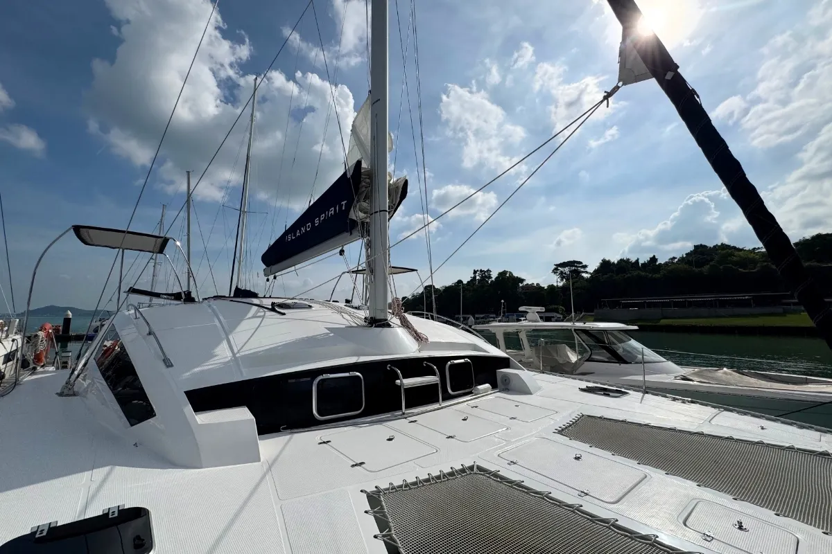 Deck of Isle Phantom, a Island Spirit 410 catamaran at Baan Salak Phet, Thailand
