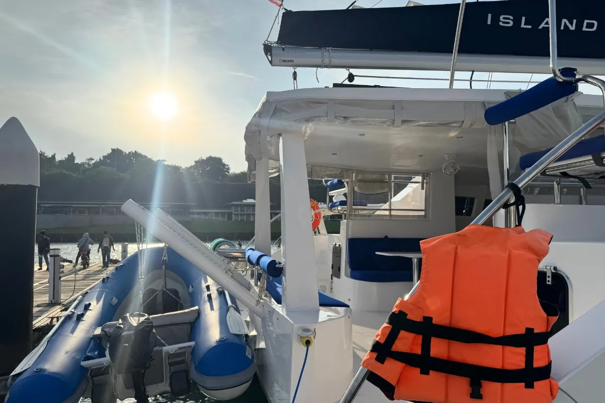 Isle Phantom, a Island Spirit 410 catamaran at Baan Salak Phet, Thailand