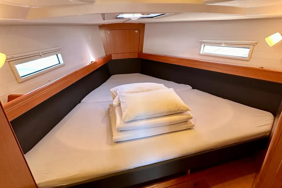 Cabin on Zubatac, a Bavaria Cruiser 41 sailboat at Općina Sukošan, Croatia