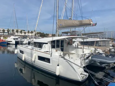 Exterior view of Fil'eole, a Lagoon 40 catamaran at Hyères, France