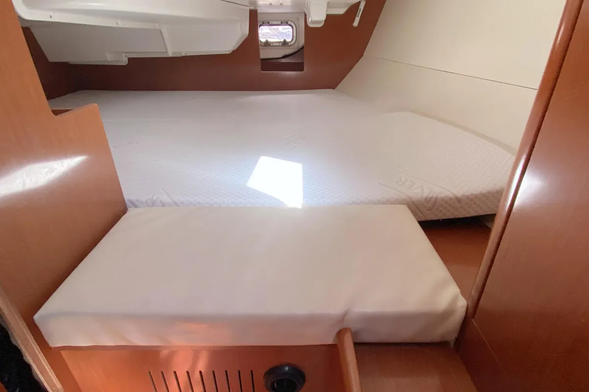 Cabin on Little Jo, a Beneteau Oceanis 31 sailboat at Flensburg, Germany