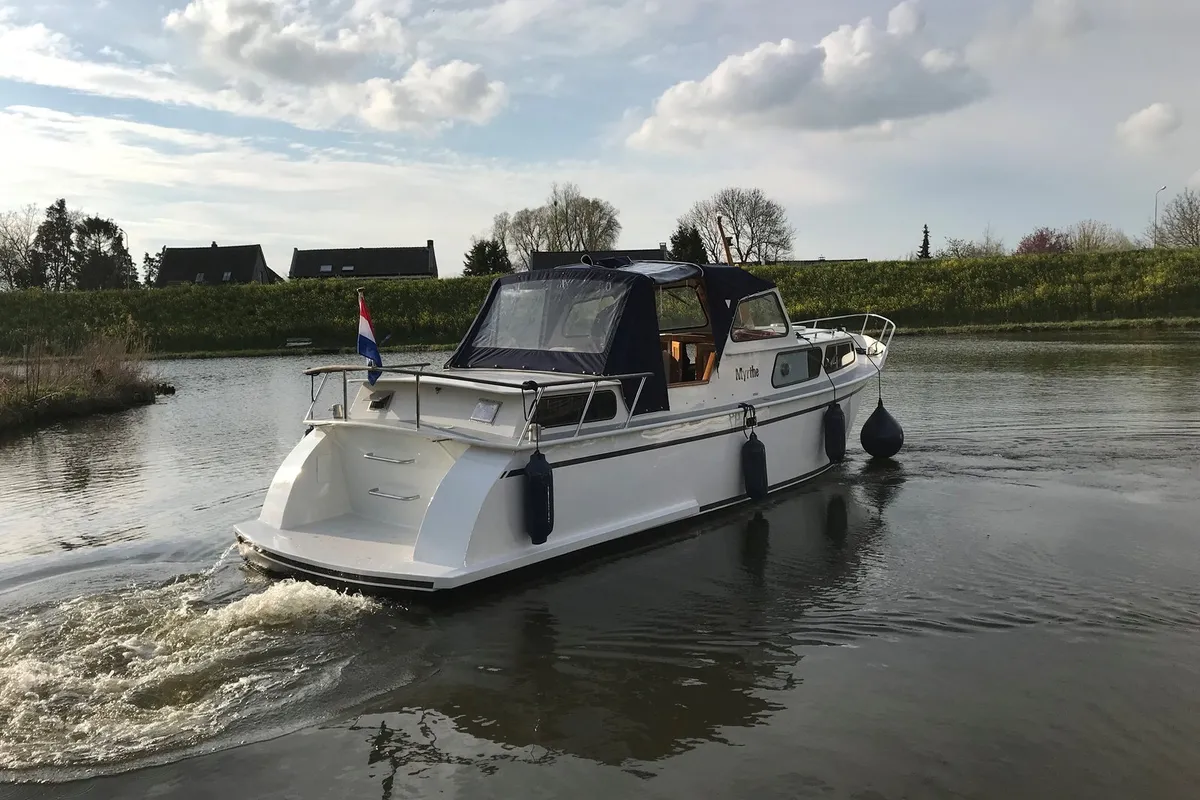 Exterior view of Myrthe, a Gulet Boarnkruiser 920 motorboat at Heukelum, Netherlands
