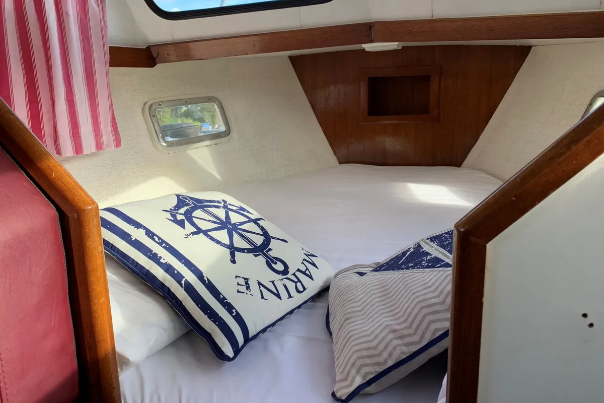 Cabin on Myrthe, a Gulet Boarnkruiser 920 motorboat at Heukelum, Netherlands