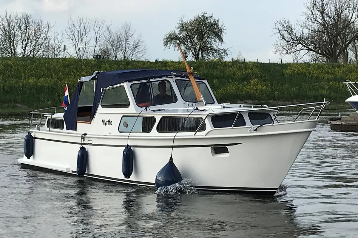 Exterior view of Myrthe, a Gulet Boarnkruiser 920 motorboat at Heukelum, Netherlands